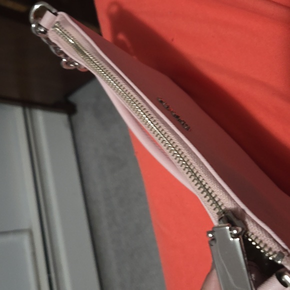 Like new Calvin Klein purse - Picture 2 of 3